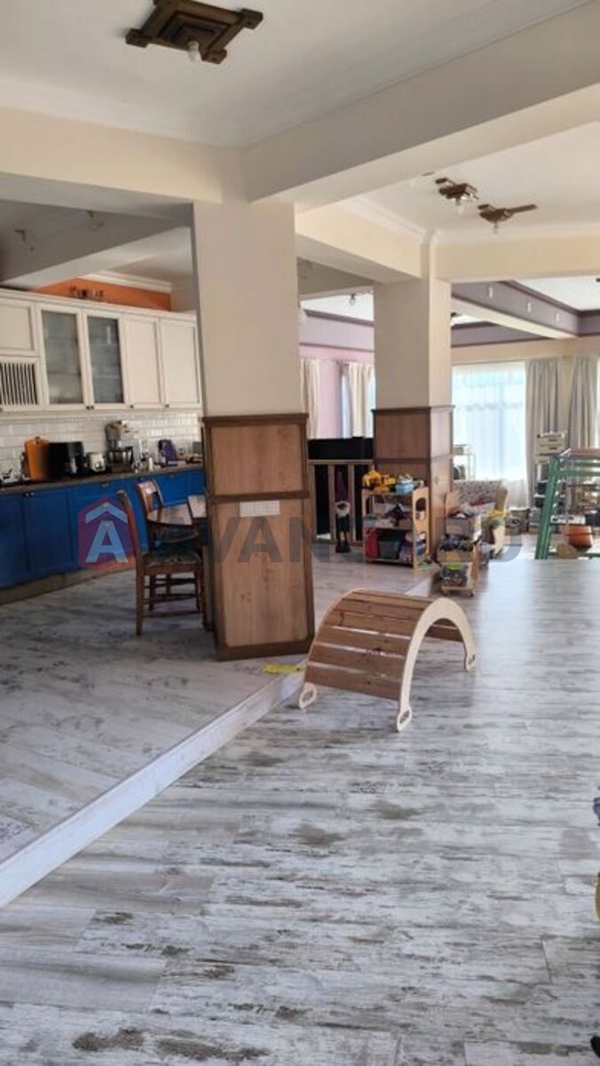 �������, 300 ��.�. ���� 5