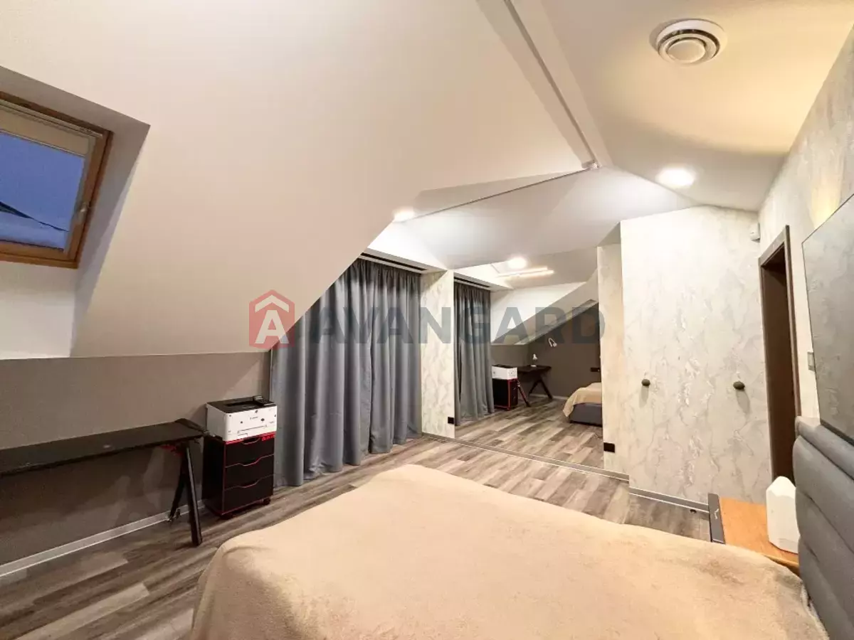 �������, 205 ��.�. ���� 27