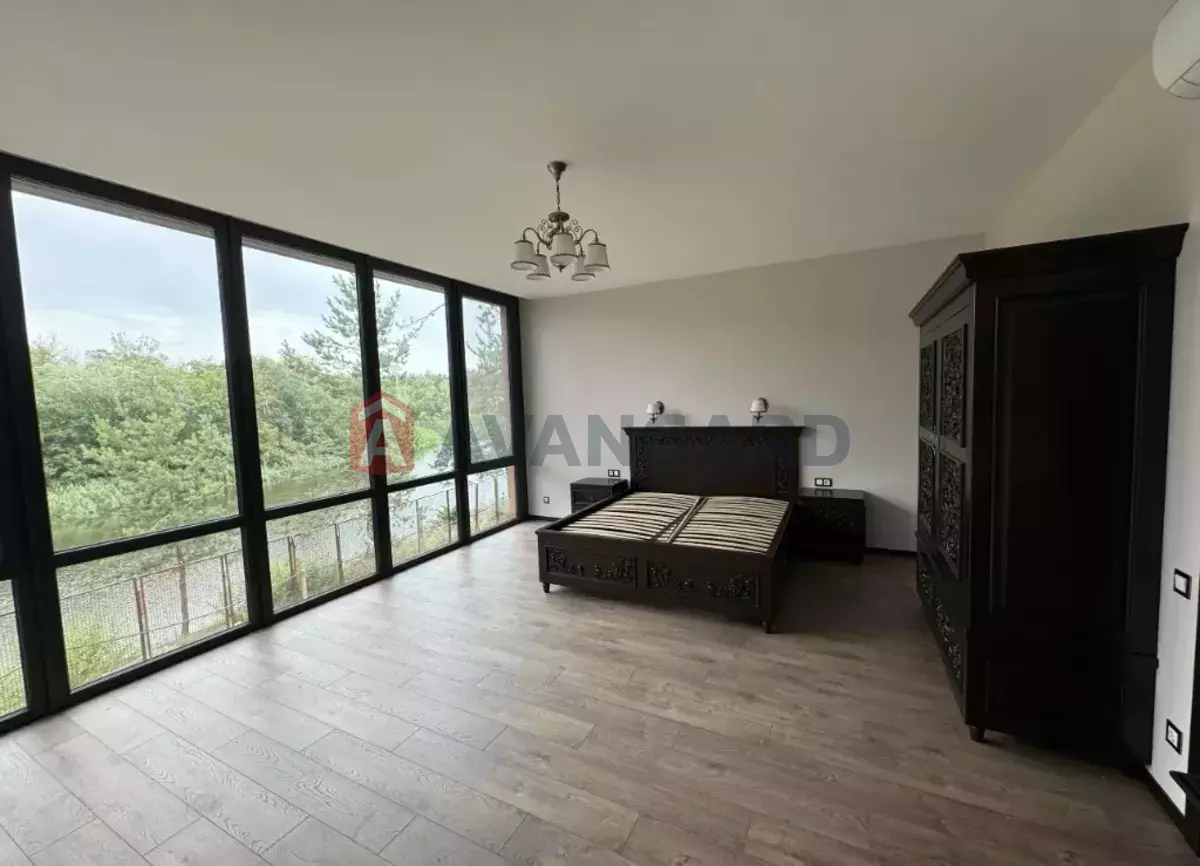 �������, 105 ��.�. ���� 14