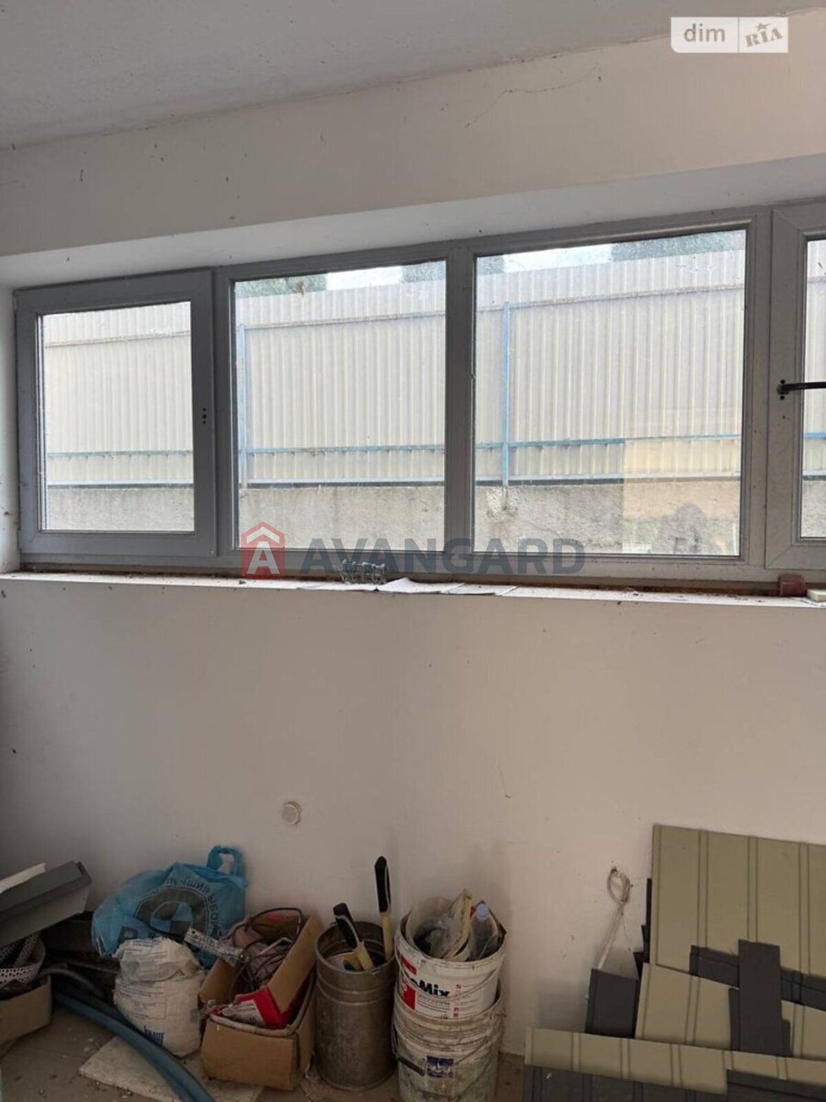 300 ��.�. ���� 27