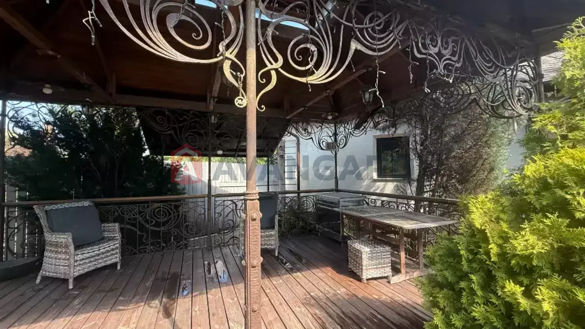 �������, 300 ��.�. ���� 16