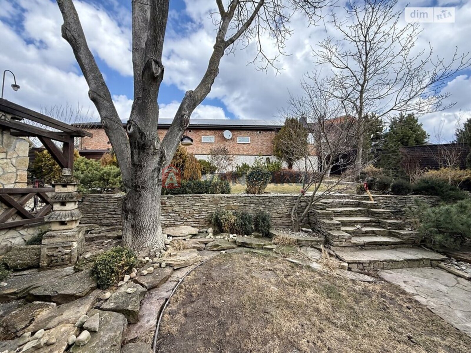 �������, 300 ��.�. ���� 9