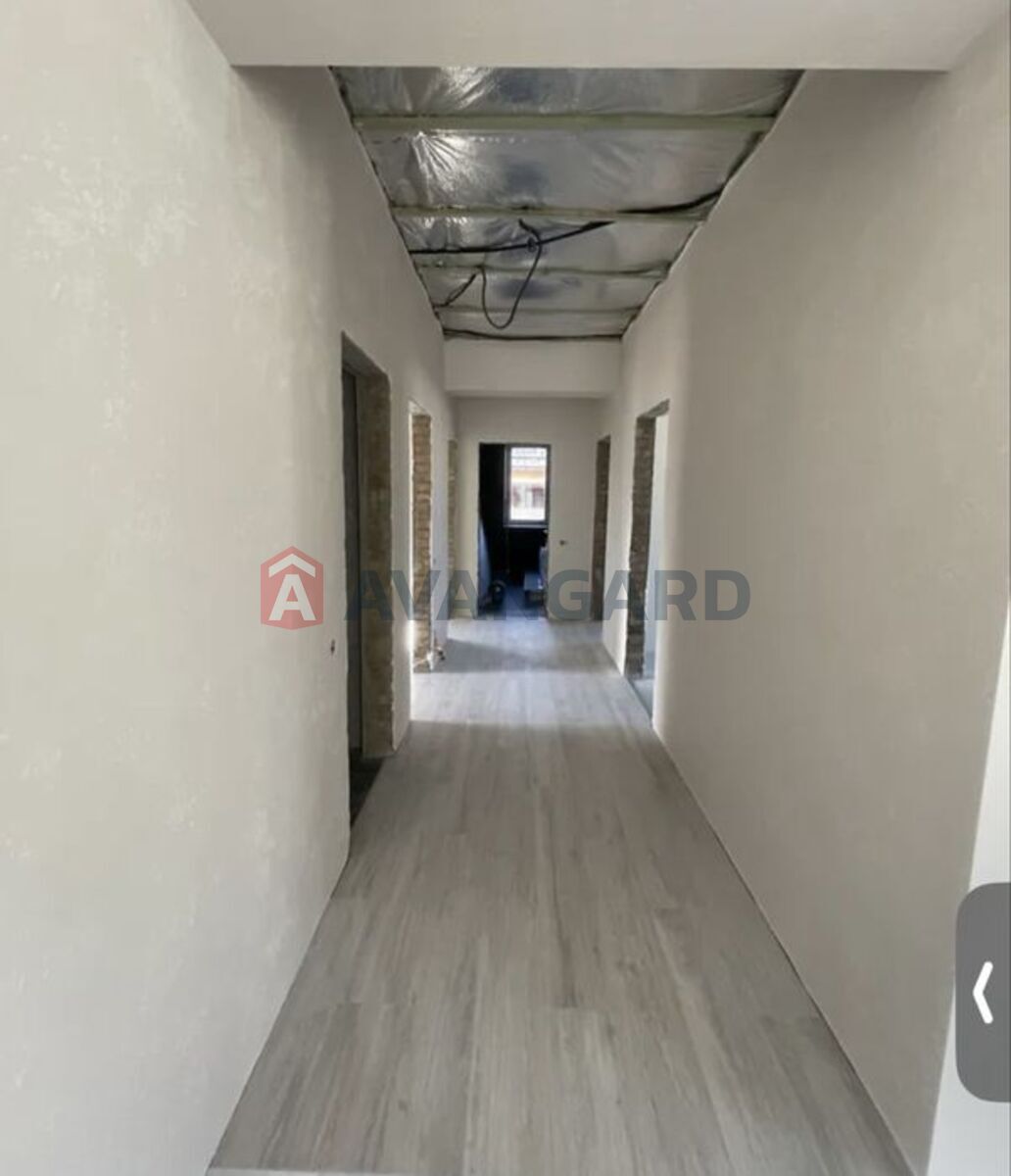 ���, 100 ��.�. ���� 8