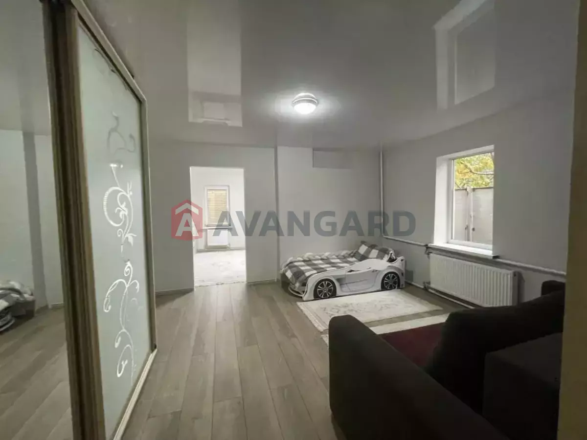 ���, 100 ��.�. ���� 12