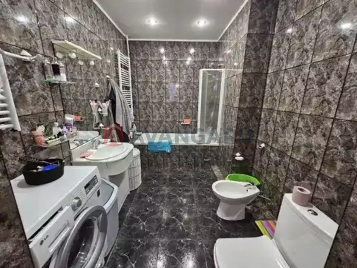 �������, 230 ��.�. ���� 9