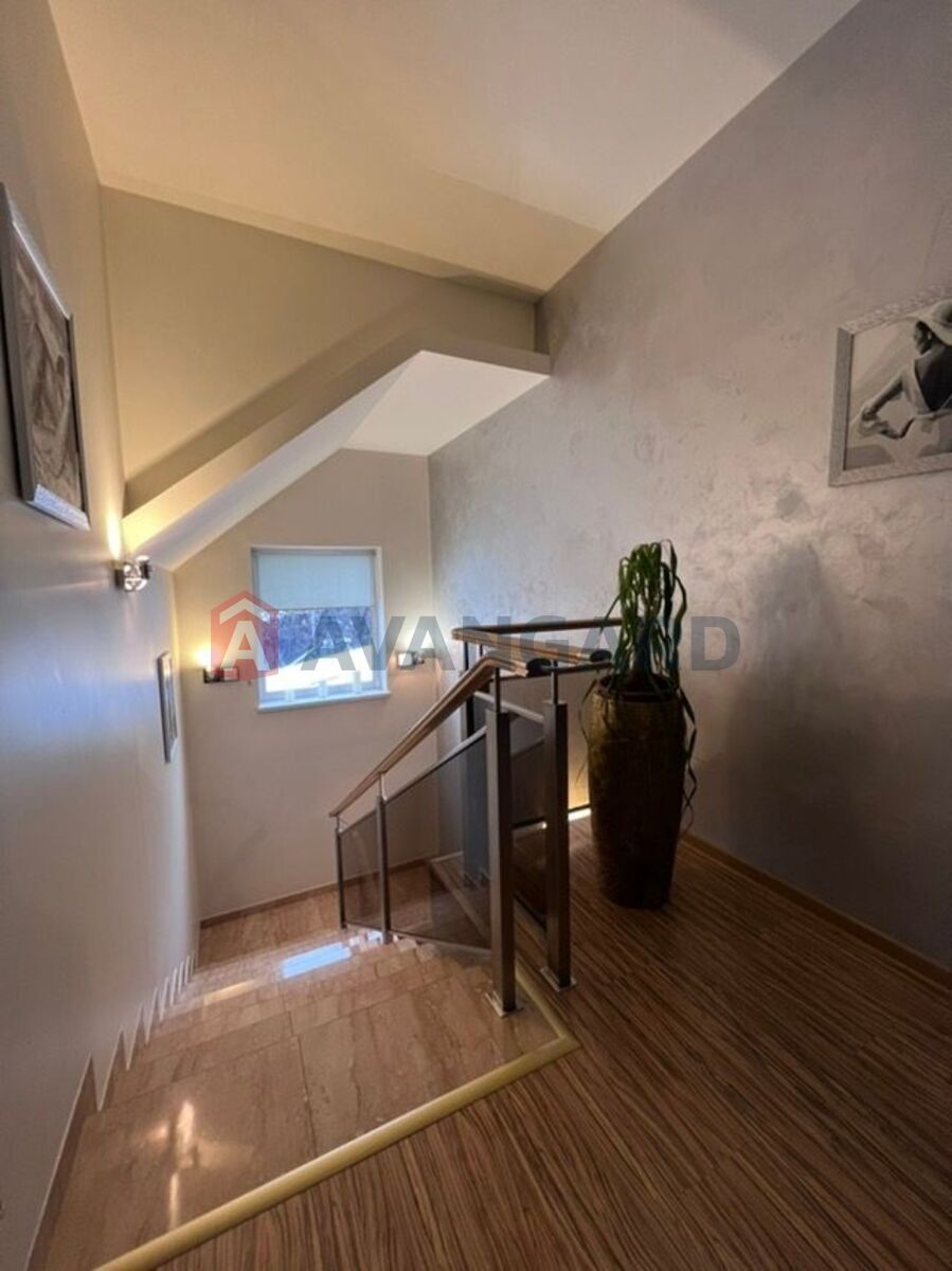 �������, 275 ��.�. ���� 23