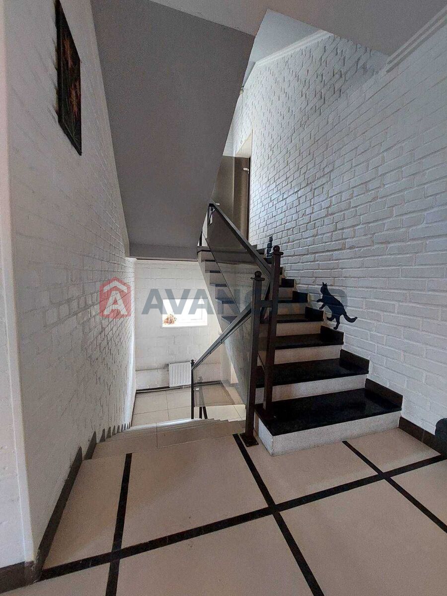 �������, 290 ��.�. ���� 9