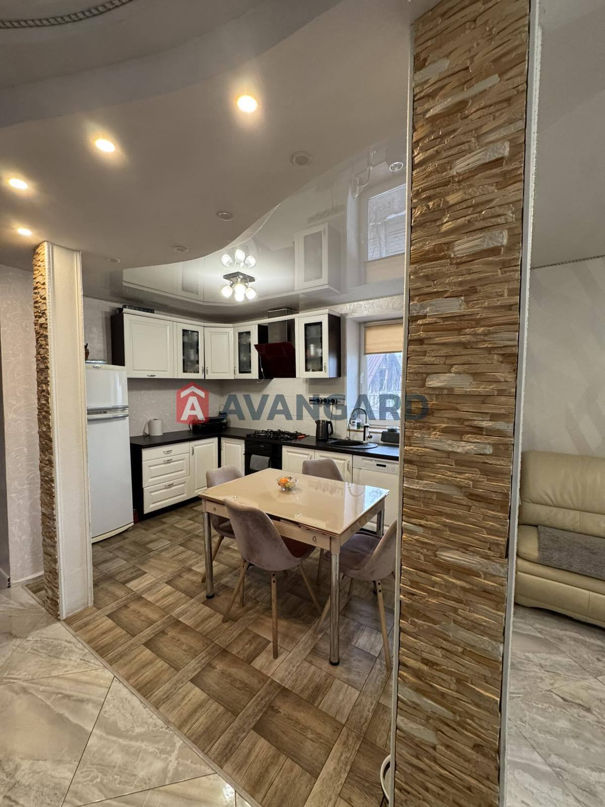 �������, 130 ��.�. ���� 8