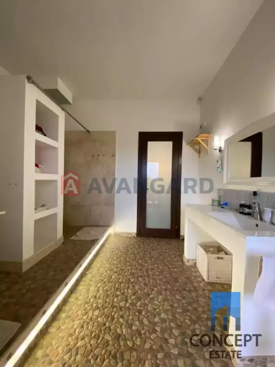 �������, 221 ��.�. ���� 12