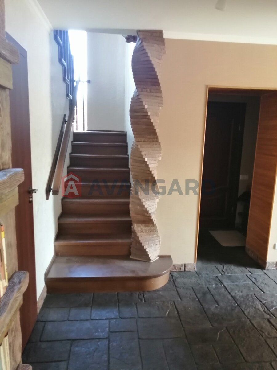 ����, 100 ��.�. ���� 9