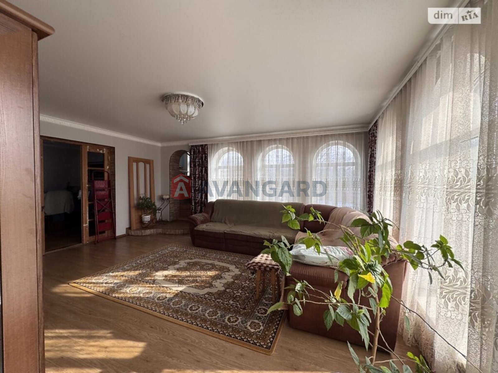 �������, 300 ��.�. ���� 12