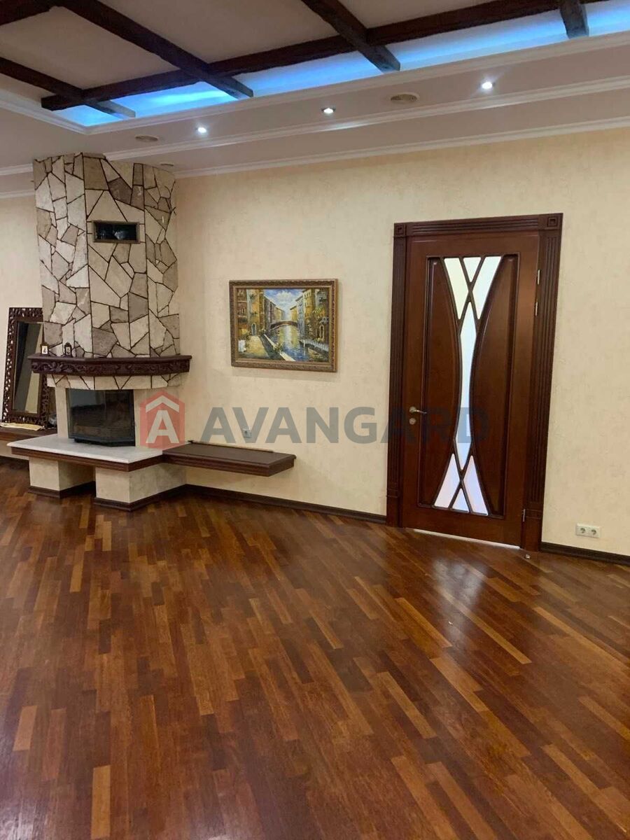 �������, 319 ��.�. ���� 8