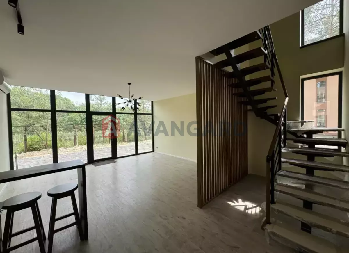 �������, 105 ��.�. ���� 12