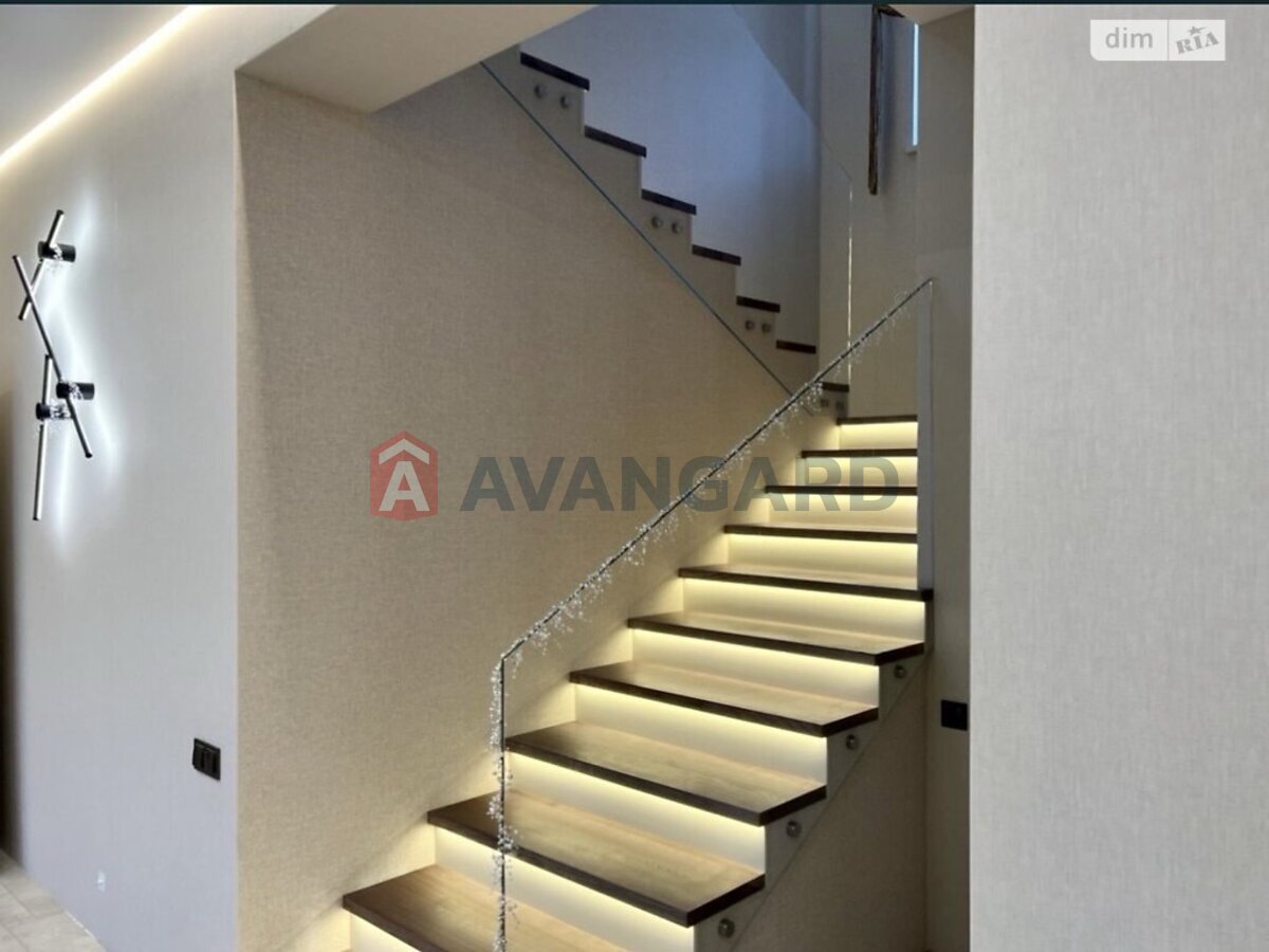 �������, 240 ��.�. ���� 8