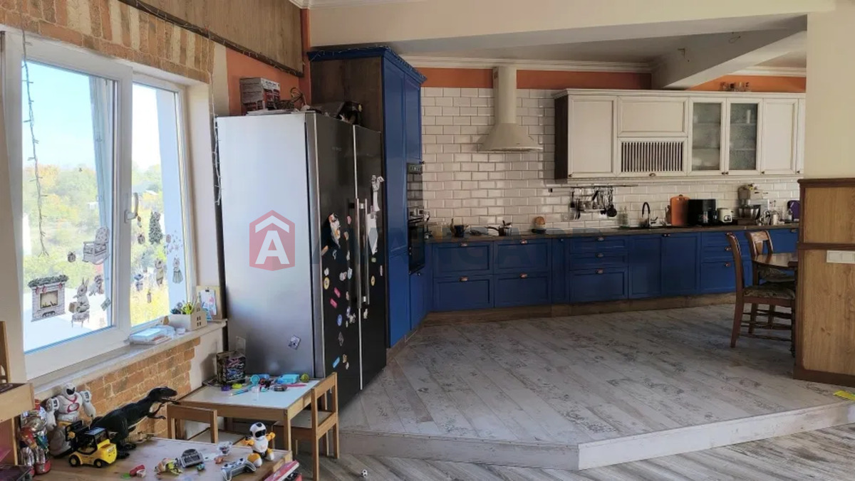 �������, 300 ��.�. ���� 4