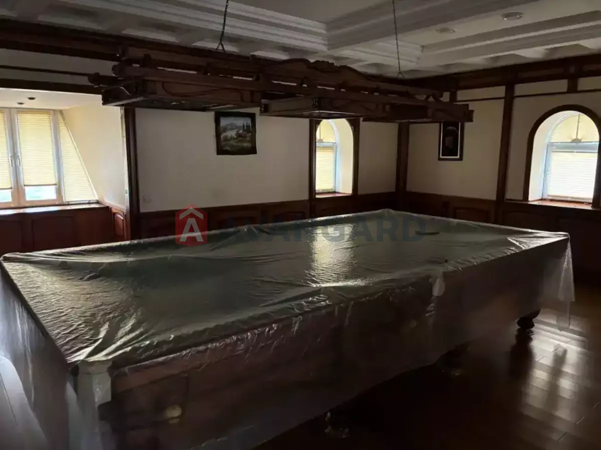 �������, 650 ��.�. ���� 8