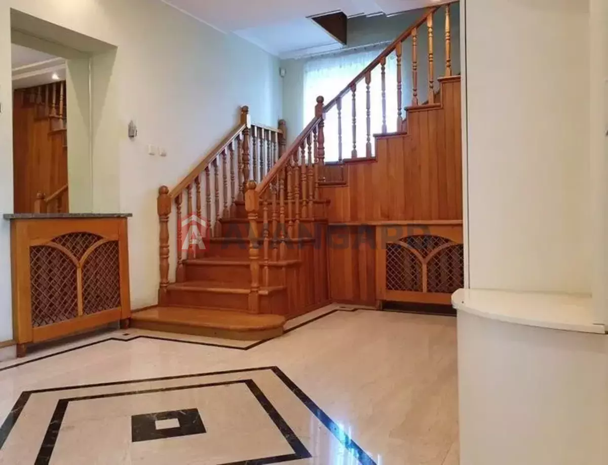 �������, 330 ��.�. ���� 7