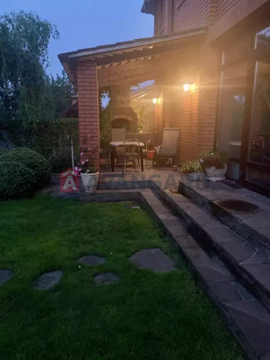 �������, 400 ��.�. ���� 17