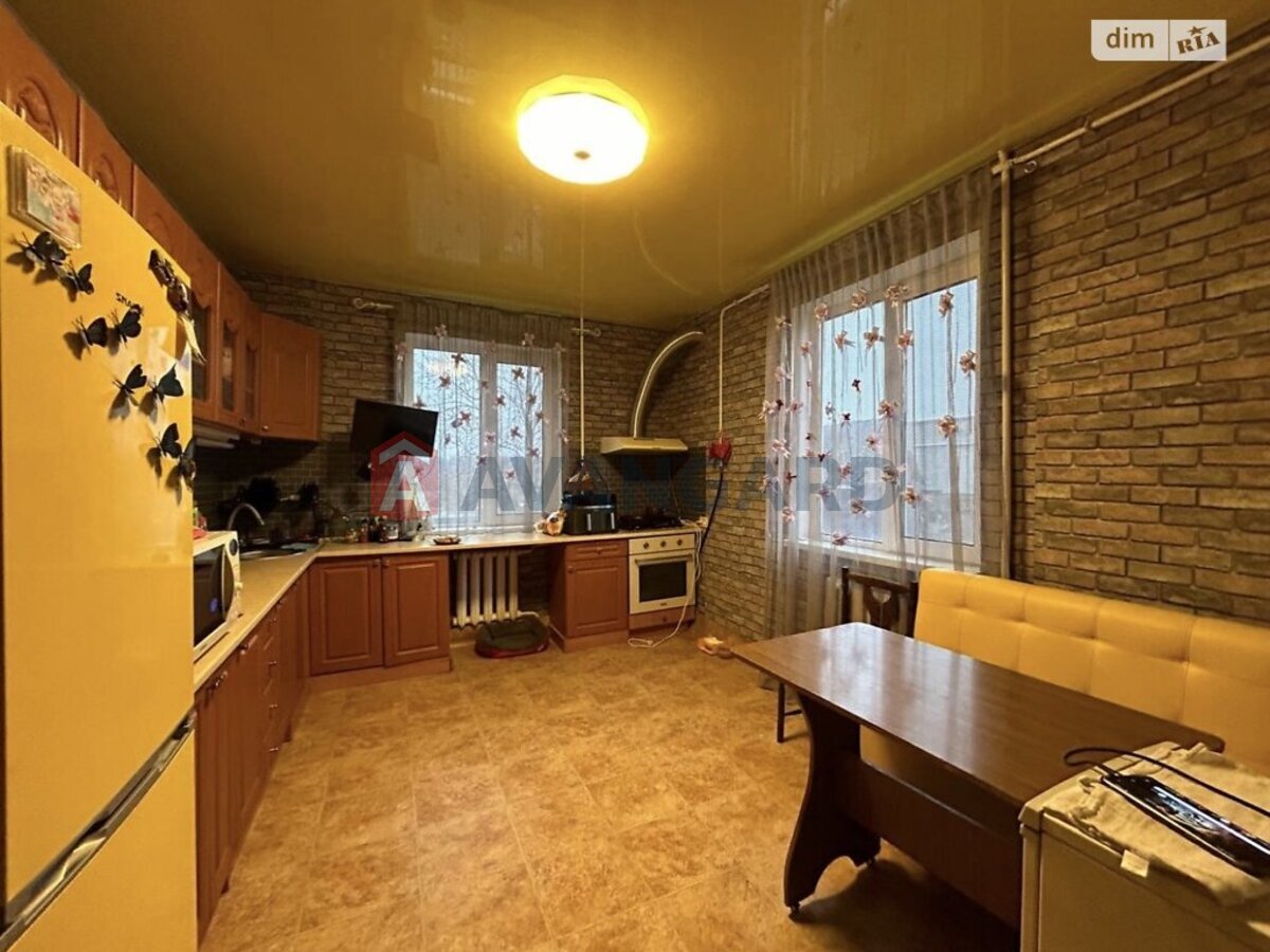 �������, 240 ��.�. ���� 4