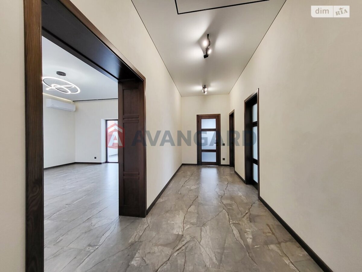 �������, 107 ��.�. ���� 18