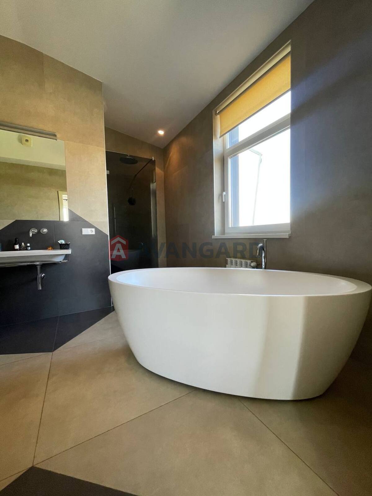 �������, 465 ��.�. ���� 15