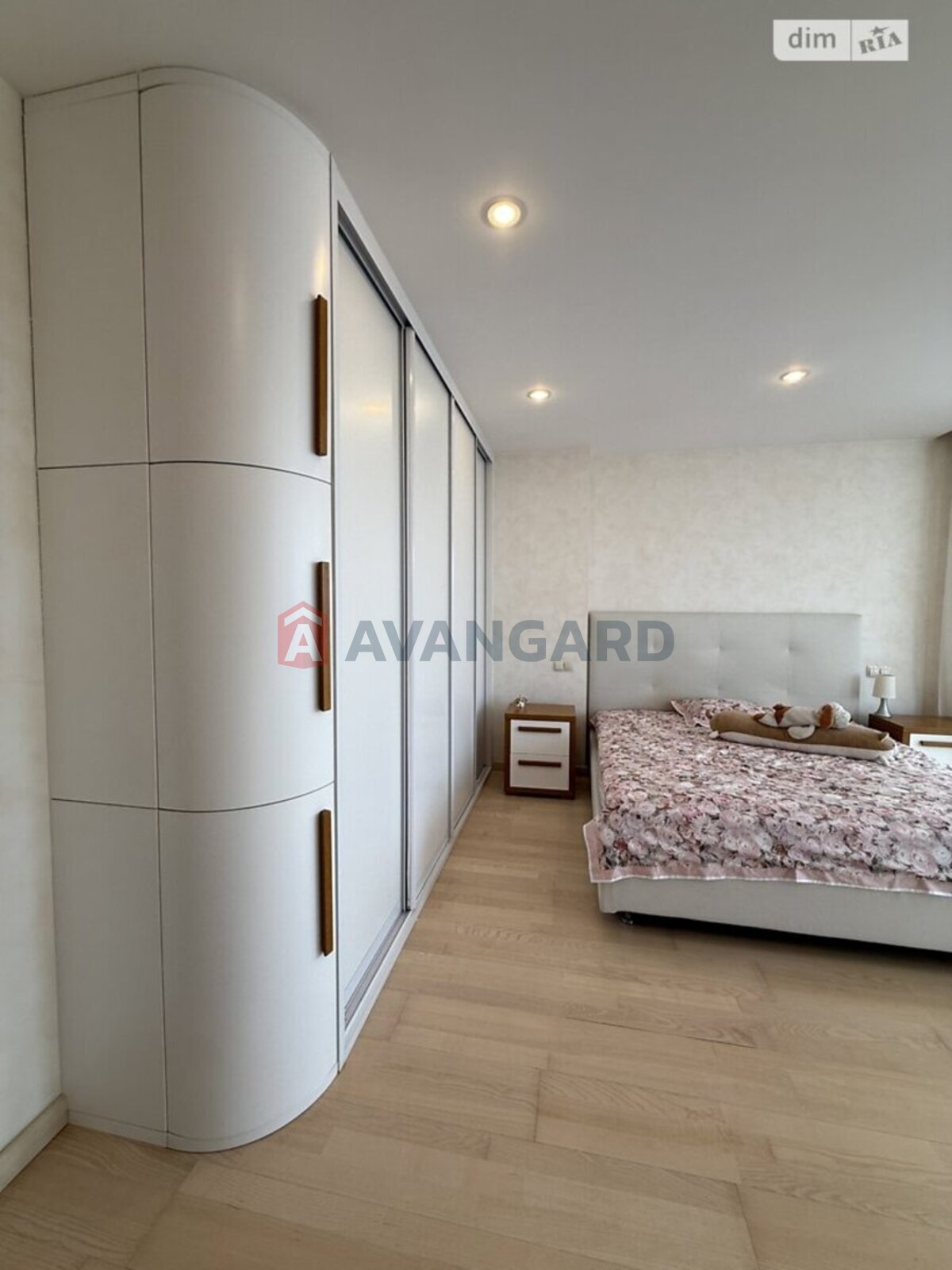 �������, 214 ��.�. ���� 8