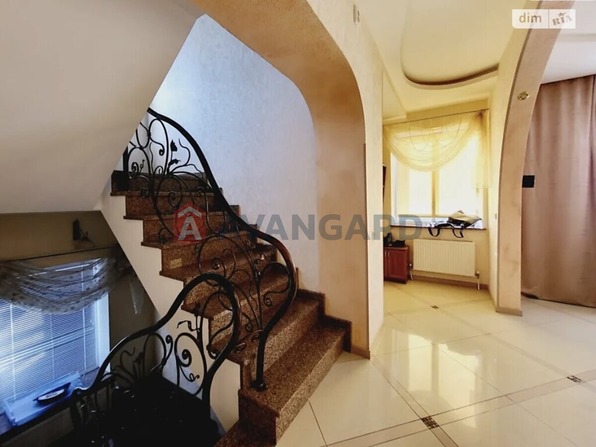 �������, 240 ��.�. ���� 17