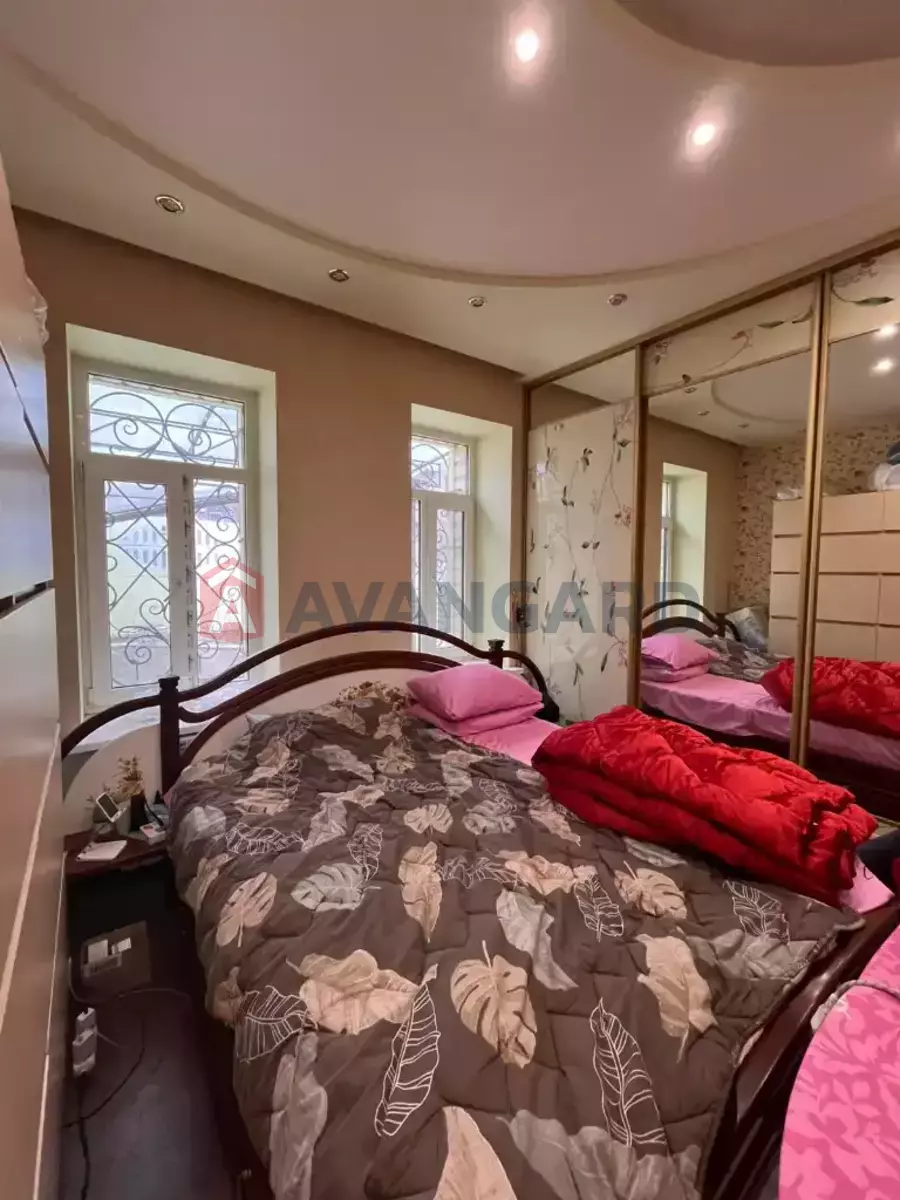 ������� �������, 65 ��.�. ���� 18