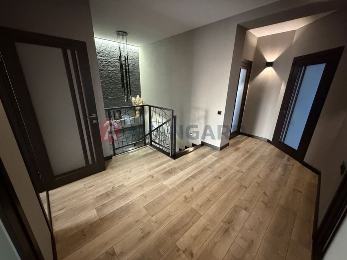 190 ��.�. ���� 8