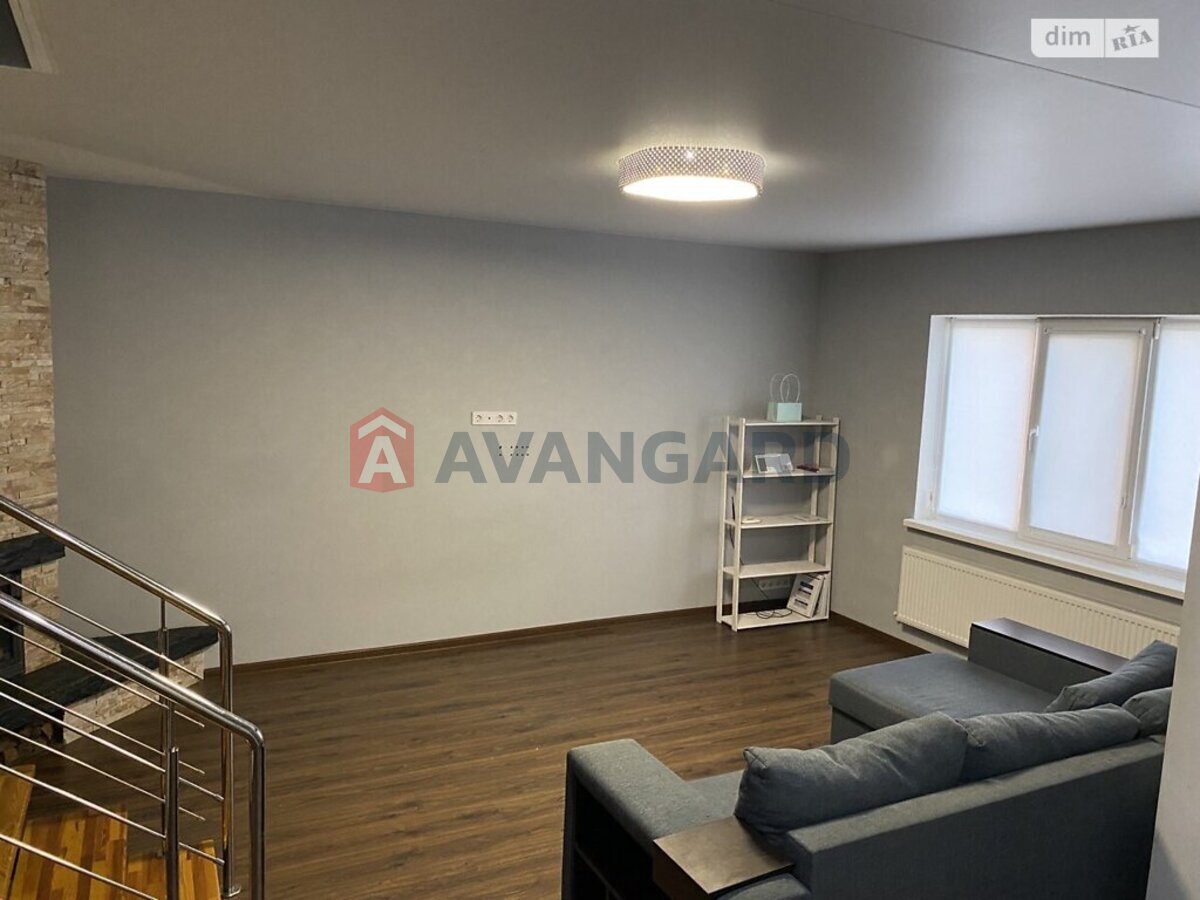 �������, 105 ��.�. ���� 18