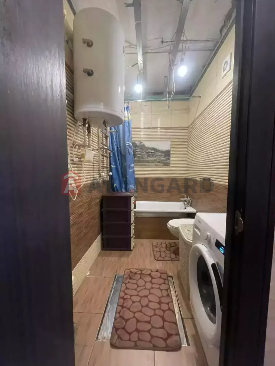 ������� �������, 37 ��.�. ���� 6