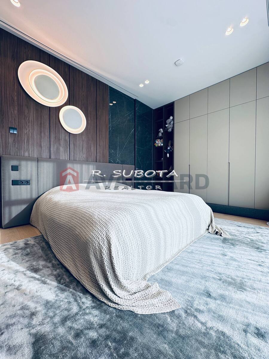 �������, 300 ��.�. ���� 9