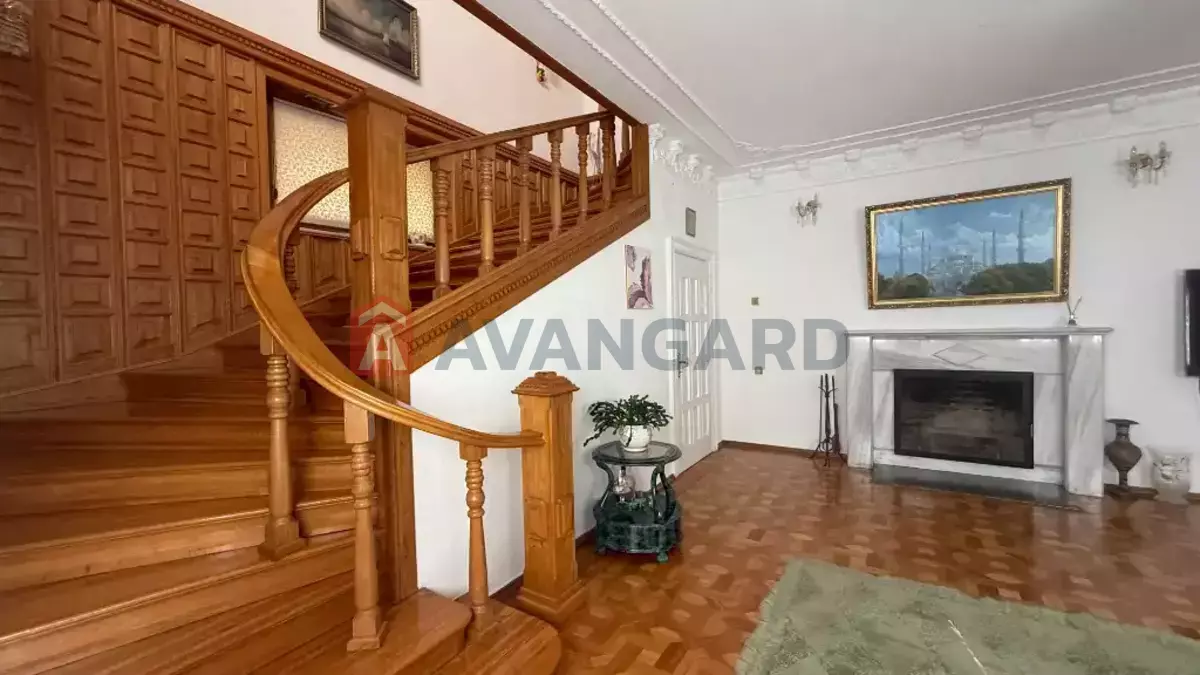 �������, 300 ��.�. ���� 3