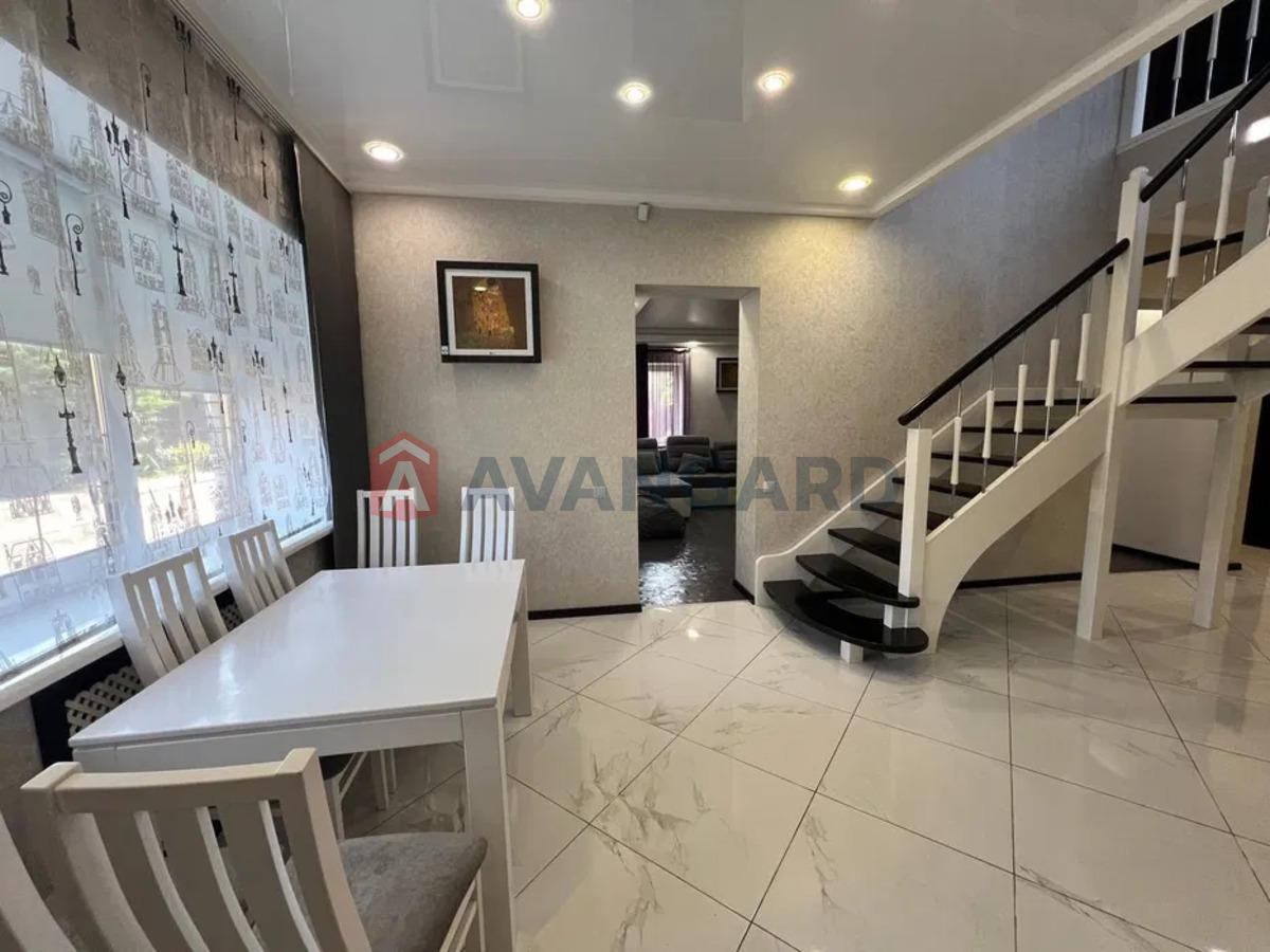 ���, 225 ��.�. ���� 11