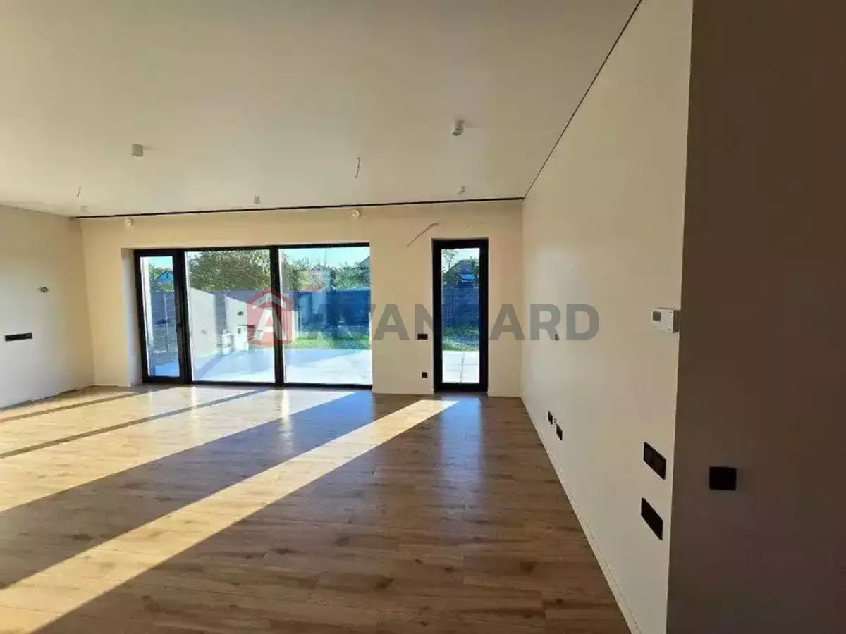 �������, 105 ��.�. ���� 15