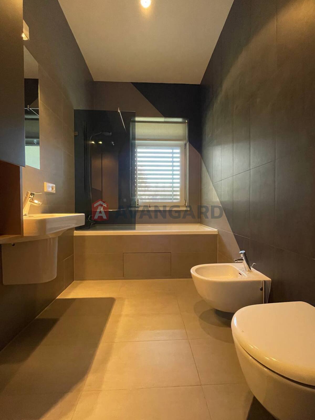 �������, 465 ��.�. ���� 9