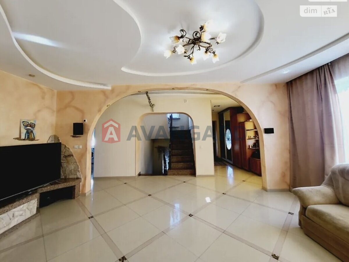 �������, 240 ��.�. ���� 18