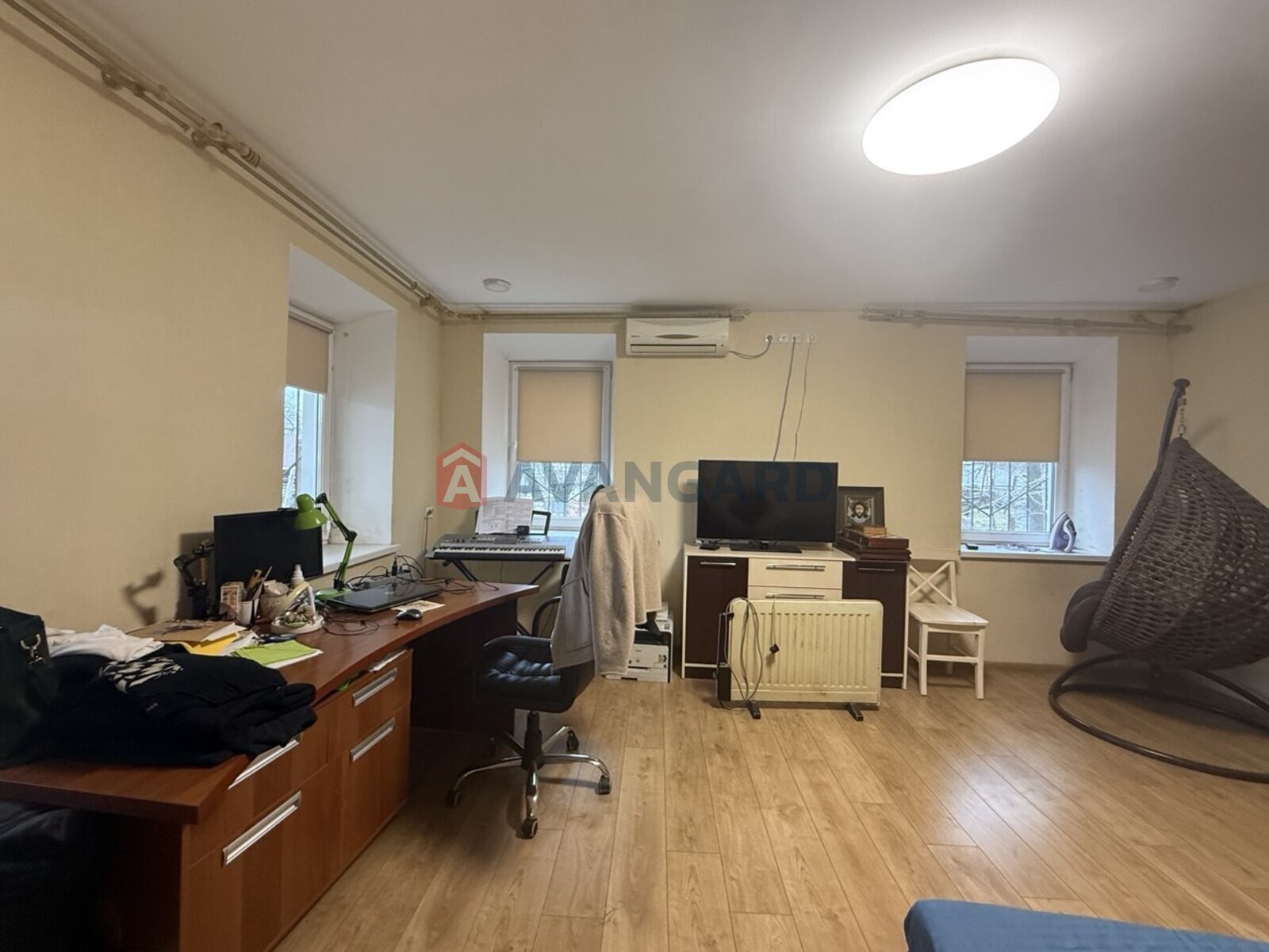 ������� �������, 77 ��.�. ���� 12