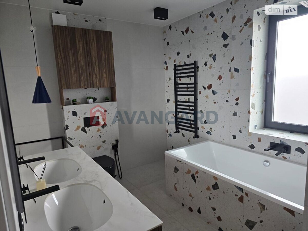 �������, 325 ��.�. ���� 4