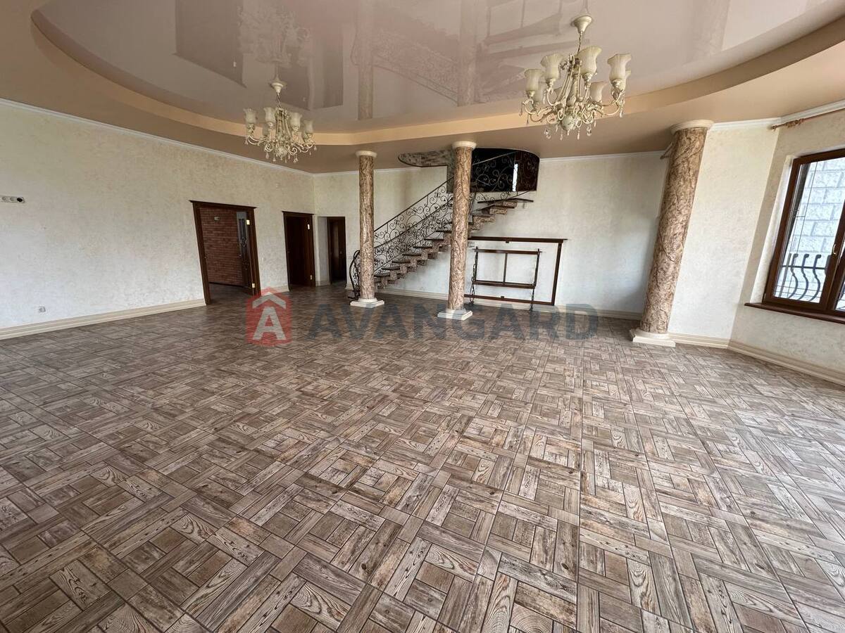 �������, 740 ��.�. ���� 8