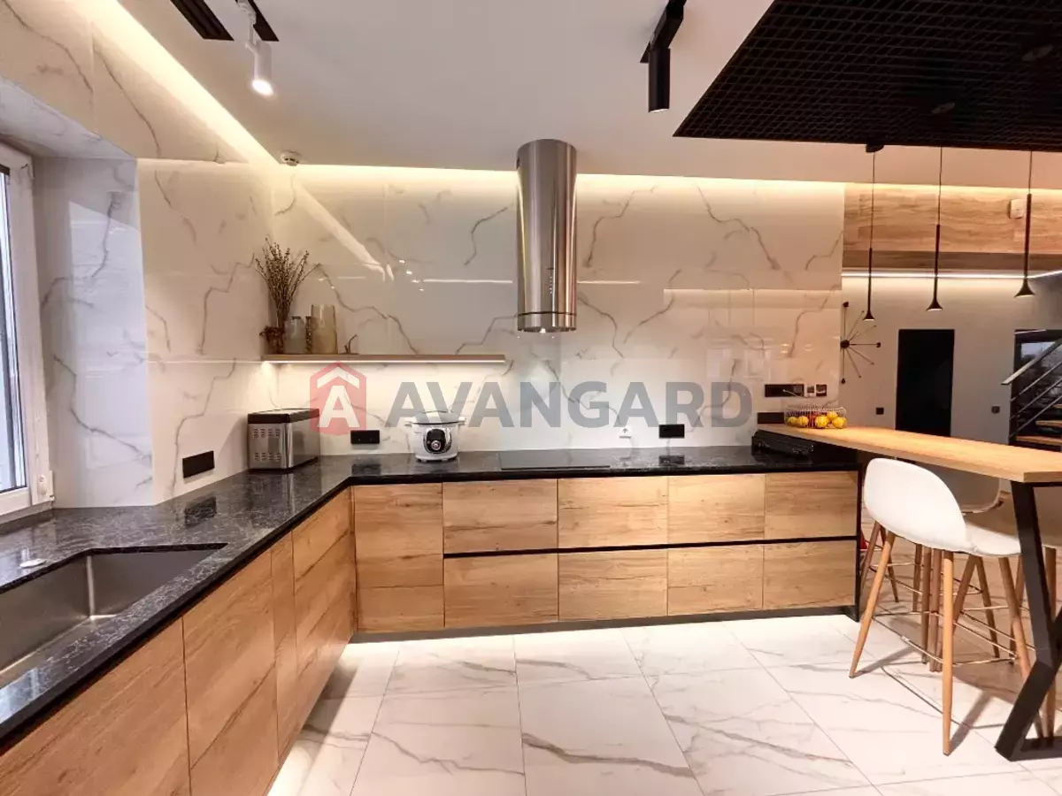 �������, 205 ��.�. ���� 9