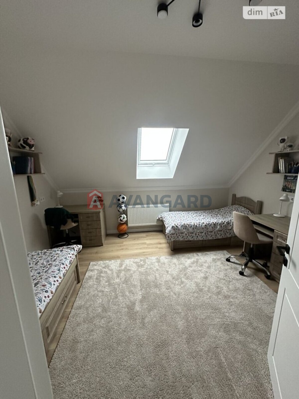 �������, 220 ��.�. ���� 16