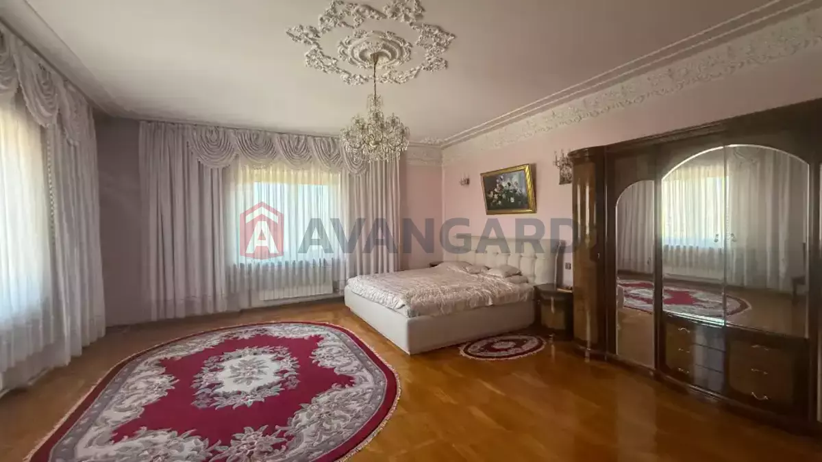 �������, 300 ��.�. ���� 19