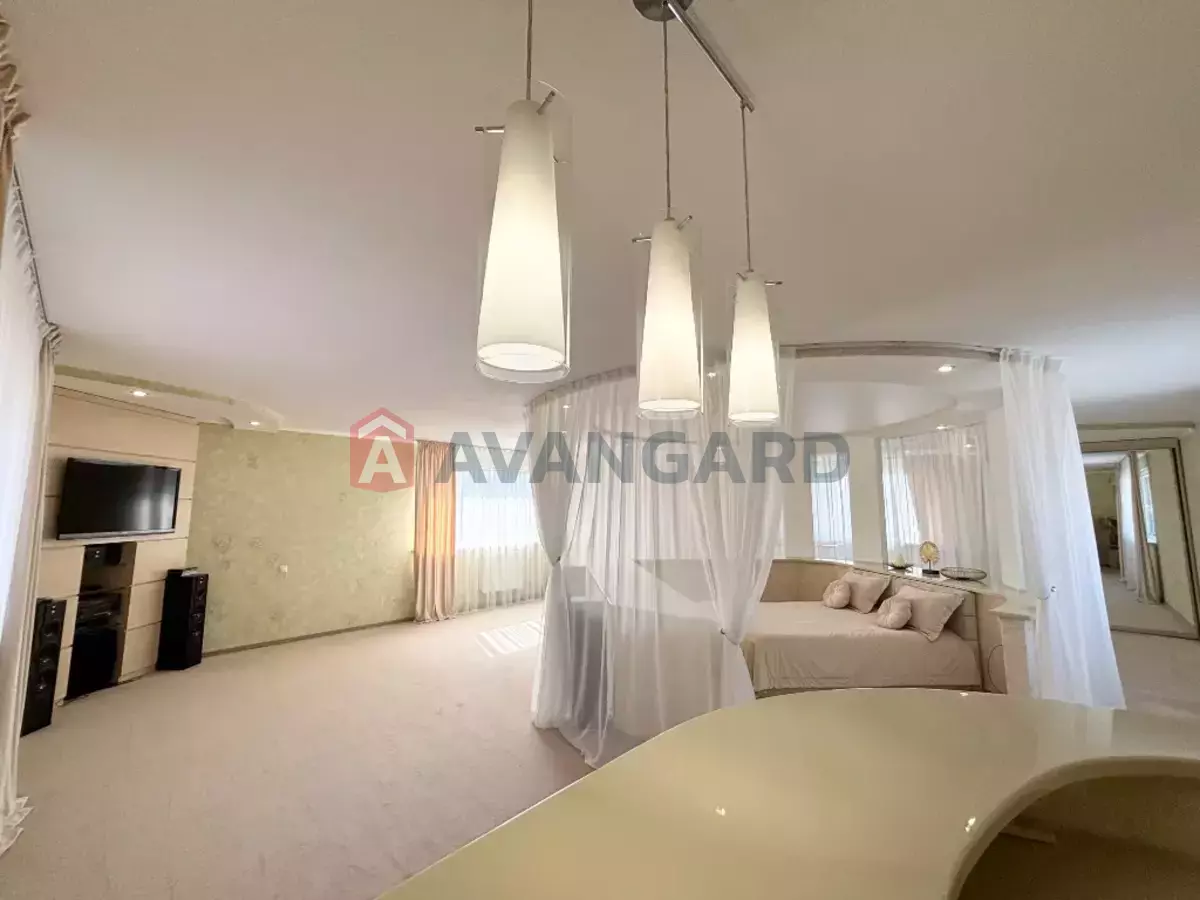 �������, 296 ��.�. ���� 4