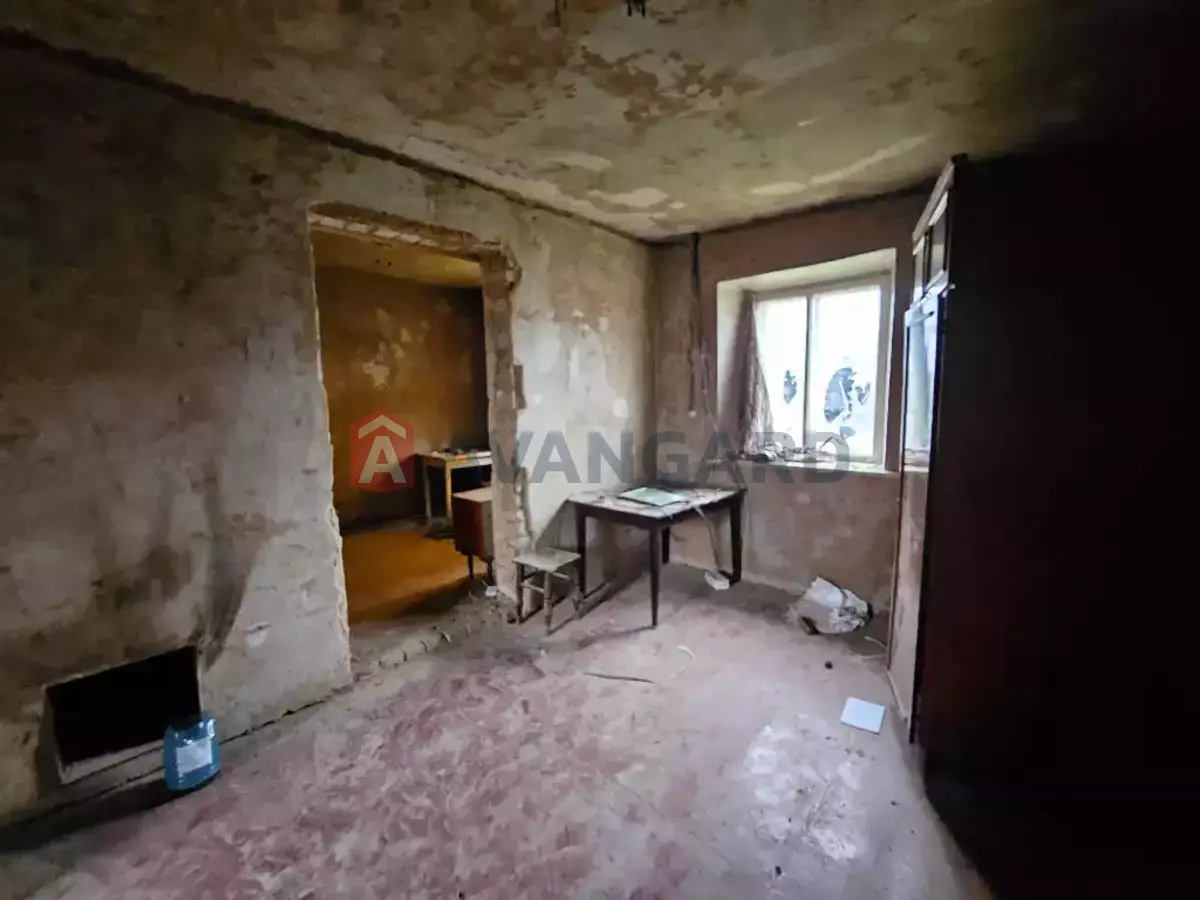 �������, 40 ��.�. ���� 27