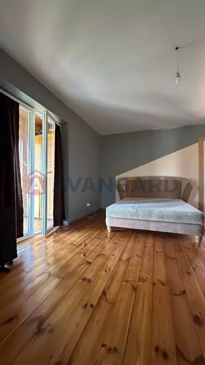 ����, 100 ��.�. ���� 22