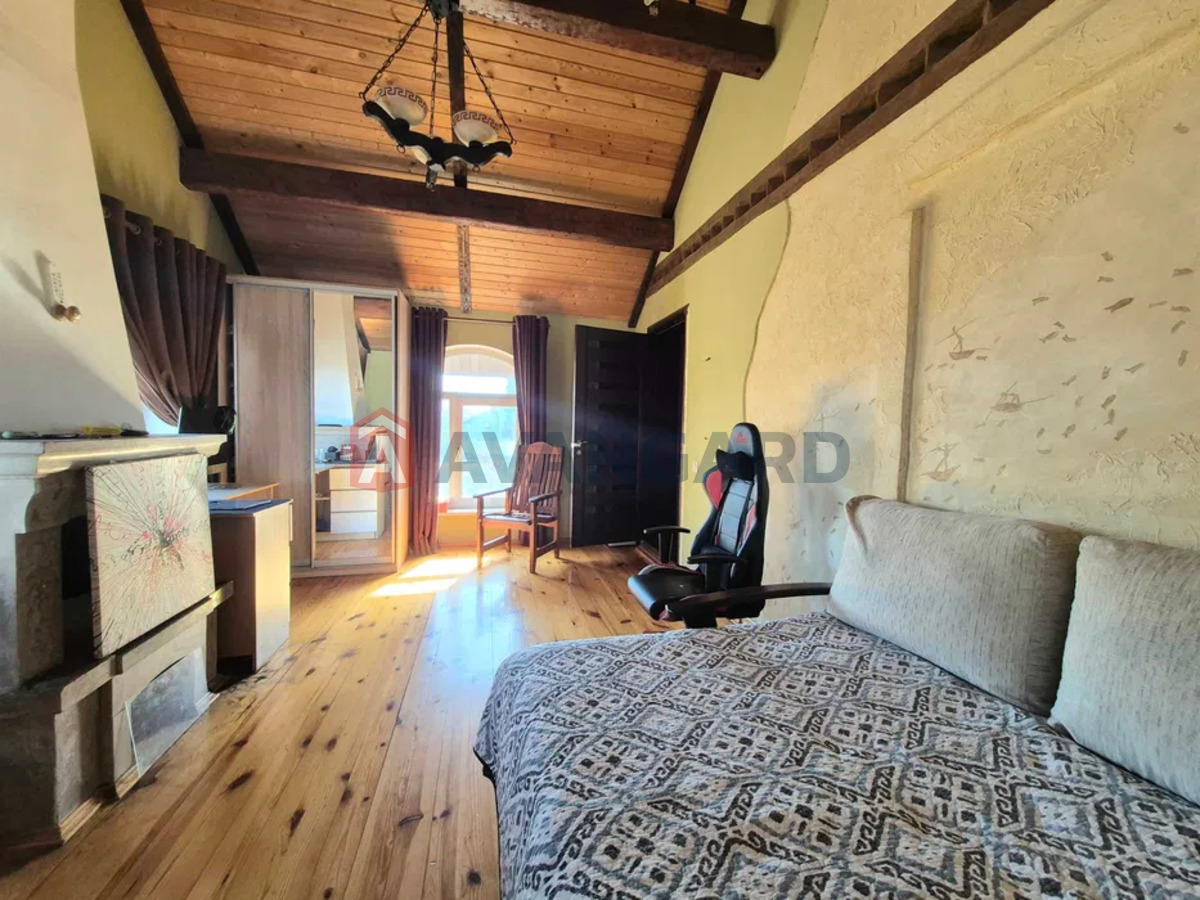 �������, 176 ��.�. ���� 18