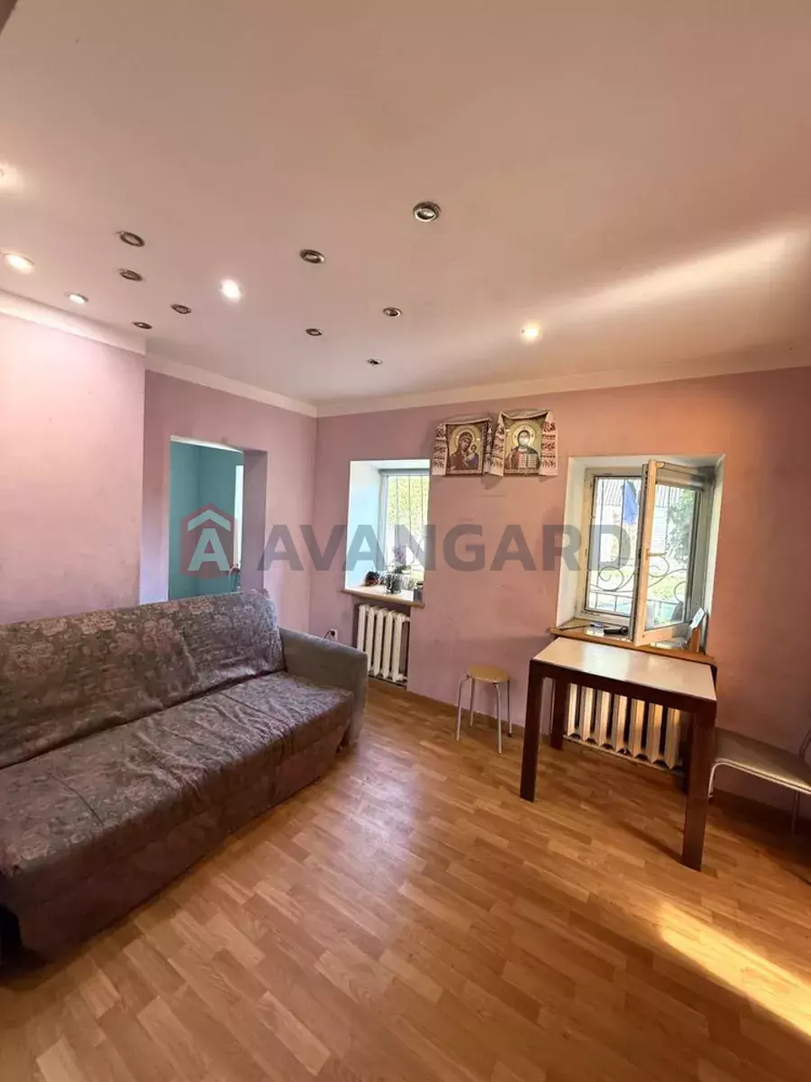 ������� �������, 37 ��.�. ���� 4