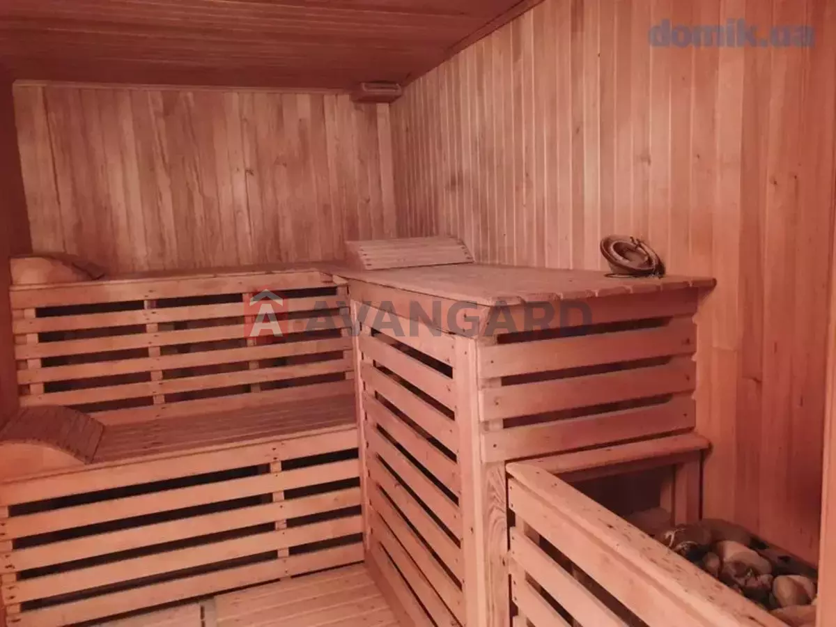 �������, 330 ��.�. ���� 10