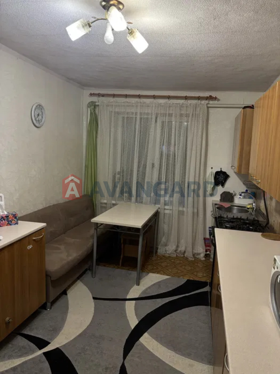 �������, 100 ��.�. ���� 17